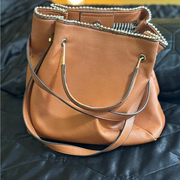 ✨ Preloved Alexis Bendel Tan Tote ✨ - Picture 4 of 8
